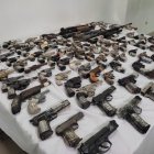 La Policía mostró el arsenal que será entregado este 27 de septiembre para su destrucción.