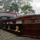 El féretro con los restos del infortunado conductor