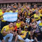 La hinchada de Barcelona lista en  Nueva York para alentar a la distancia al ídolo.