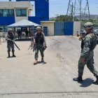 Fuerzas Armadas permanecen en los exteriores del centro penitenciario