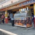 El propietario de un negocio de pollos asados también está amenazado.