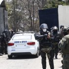 Al rededor de 900 miembros de la Policía acudieron al centro penitenciario para controlar la situación.