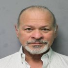 El candidato a la alcaldía de Miami, Francisco Pichel, enfrenta cargos por suplantar a un policía.