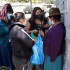 Los familiares de la víctima esperaron afuera de la morgue para llevarse el cuerpo a San Pablo.