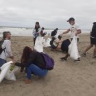 Los estudiantes de Sociología realizaron la minga sin descuidar las medidas de bioseguridad.