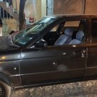 El auto de la víctima de intento de aessinato quedó con perforaciones de las balas.