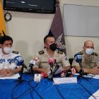 El comandante de la Zona 8 de Policía, junto al comandante de la ATM de Guayaquil y otro alto oficial de la Policía dieron detalles del operativo.