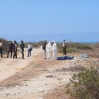 Yorvis Litardo, de 40 años, quedó boca abajo a poca distancia del mar.
