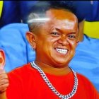 El popular personaje fue captado por las cámaras durante el partido.