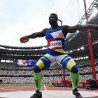 Juan Caicedo  asegura que venderá su celular para comprar un boleto aéreo y poder regresar a España, donde reside.