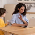 Tu hijo busca en ti un apoyo o refugio, 'párale bola'.