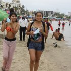 Estar vacunados contra la COVID-19 fue la justificación perfecta para dejarse ver la ‘careta’ en los balnearios.