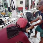 Amigos ayudaron a la víctima llevándolo a un hospital donde luego falleció.