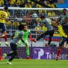 Piero Hincapié tuvo una acción bastante clara, donde casi logra convertir de cabeza