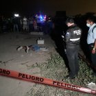 La mitad del cuerpo de la víctima estaba metida dentro de una alcantarilla.