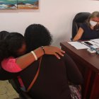 El caso de Kael, de 6 años, un pequeño violado y quemado, vuelve a encender las alertas. ¿Qué hacer? ¿Dónde denunciar? Expertos dan una guía de cómo actuar.
EN EL DESPACHO DE LA ABOGADA PATRICIA CASTRO CORONEL PRESIDENTA DE LOS DERECHOS HUMANOS LLEGARON LOS VERDADEROS PADRES DEL CASO DE LOS NIÑOS QUE FUERON MALTRATADOS PARA PODER SEGUIR CON EL CASO Y QUE SE INVESTIGUEN LO QUE REALMENTE LE SUCEDIÓ A LOS NIÑOS Y QUE LOS CULPABLES PAGUEN POR EL HECHO 21 DE SEPTIEMBRE DEL 2021 GUAYAQUIL-ECUADOR