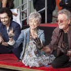 Los actores protagonistas del célebre musical ""West Side Story"", ganador de diez premios Óscar, George Chakiris (i.), Rita Moreno (c) y Russ Tamblyn (d.)