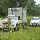 Este vehículo blanco fue localizado en ese sector, aparentemente desolado.