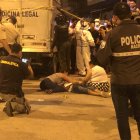 Familiares lloraban sobre el cadáver de Kevin Chong.