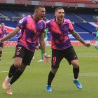 Mauro Icardi (d) busca el perdón de su amada esposa Wanda Nara.