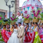 Las celebraciones de bodas en México son muy coloridas y costosas.