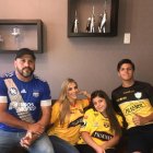 Carlos Hidalgo juega en contra en su casa. Es el único emelcista, mientras que su esposa y dos hijos son barcelonistas.