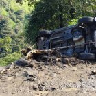 Así quedó uno de los dos vehículos que fueron arrastrados por la palizada.