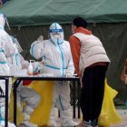 Las autoridades de China informaron que el repunte de casos positivos se debe a la variante delta.