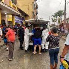 La víctima, con heridas en la cabeza y abdomen, fue trasladada al hospital.