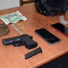 Las evidencias supuestamente halladas en poder de los dos sospechosos.