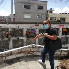 Deudos se enteraron de las exhumaciones cuando fueron a cementerio.
