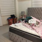 Los delincuentes revisaron toda la casa durante el falso operativo policial.