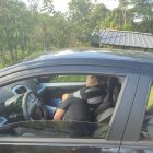 Los cuerpos de dos de los baleados quedaron en los asientos del chofer y del copiloto.