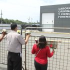 Familiares de tres personas  fallecidas durante los meses de mayor pico de la pandemia relatan el viacrucis que han vivido para hallar sus cuerpos.GUAYAQUIL-ECUADOR