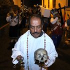 Luis Mediavilla hace el tradicional recorrido por las calles de Tumbaco.