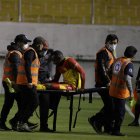 El volante Jhonny Quiñónez salió lesionado en el duelo ante Liga de Quito. Será baja de seis a nueve meses.