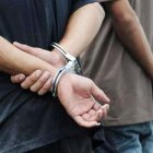 cuatro hombres fueron aprehendidos por posesión de armas.