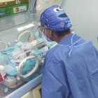 El bebito se encuentra internado en el hospital Francisco de Icaza Bustamante. Está sanito.