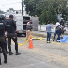 La policía dijo que halló un arma de fuego cerca de una pierna de Goya.