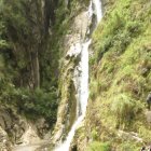 La caída del agua se convirtió en un lugar preferido para el turismo local.