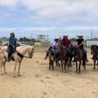 Las mujeres también mostrarán sus habilidades al montar a caballos.