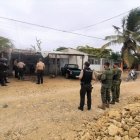 Personal policial y del Ejército, presente en el lugar para indagar del hecho.