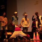 Un grupo de bailarines participan en el Show Tipo Matinée, el 29 de octubre de 2021, en el Centro Cultural Parque Central de Caracas (Venezuela).