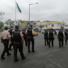 Decenas de agentes estuvieron en el sepelio de Ana Cristina Barco y de Tania Maribel Salvatierra.