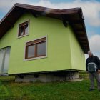 La casa giratoria queda en Bosnia.