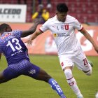 El Chavo Cruz (d) se ganó el llamado a la selección al ser titular en Liga de Quito y por su buen juego en el amistoso ante México.
