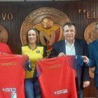 Ever Hugo Almeida (segundo desde la derecha) fue presentado como nuevo DT de El Nacional.