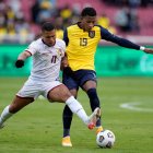 Gonzalo Plata de Ecuador (d) fue vital en el triunfo de la Tri ante Venezuela.