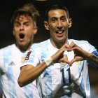 Di María marcó un golazo ante los charrúas, que se quedaron con 16 puntos en la tabla.