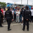 Familiares de los encarcelados pedían información de sus seres queridos en los exteriores del centro penitenciario.